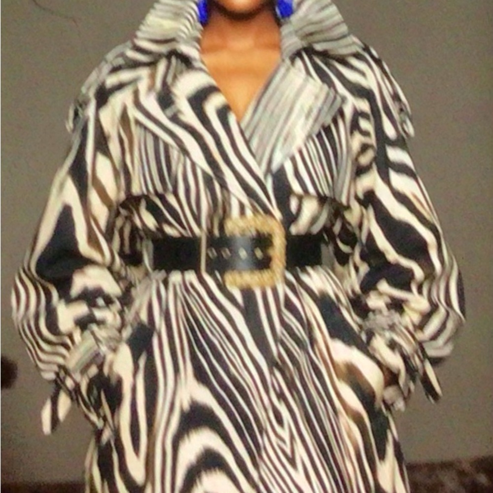 Chic Zebra Print Notch Lapel Collar Maxi Overcoat-Beige

BELT IS NOT INCLUDED
